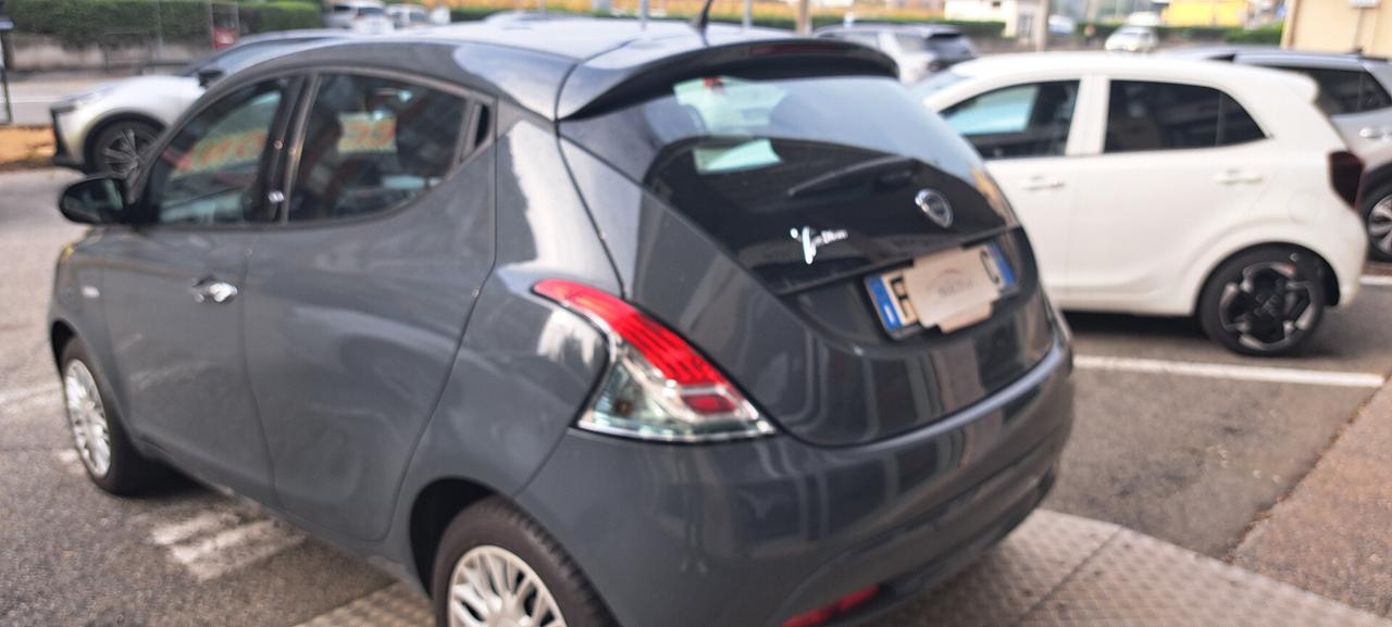 Lancia Ypsilon 1.2 69 CV 5 porte Gold