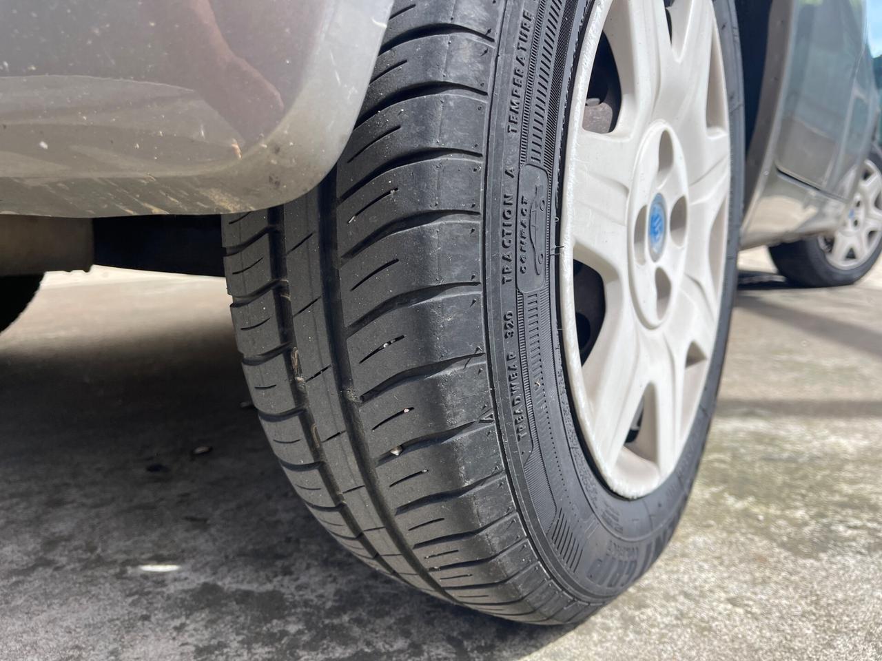 Fiat Punto 1.2i benzina euro4 neopatentati