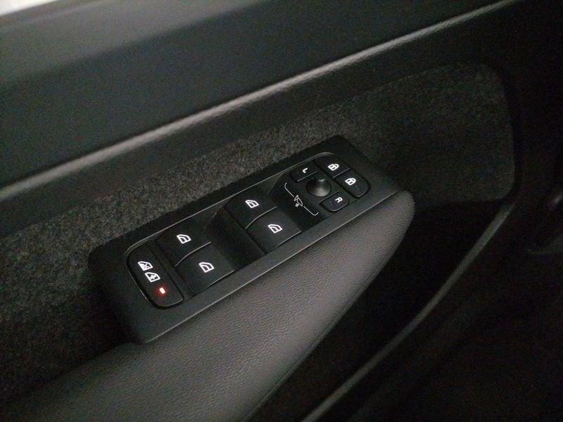 Volvo XC40 2.0 b3 Core auto