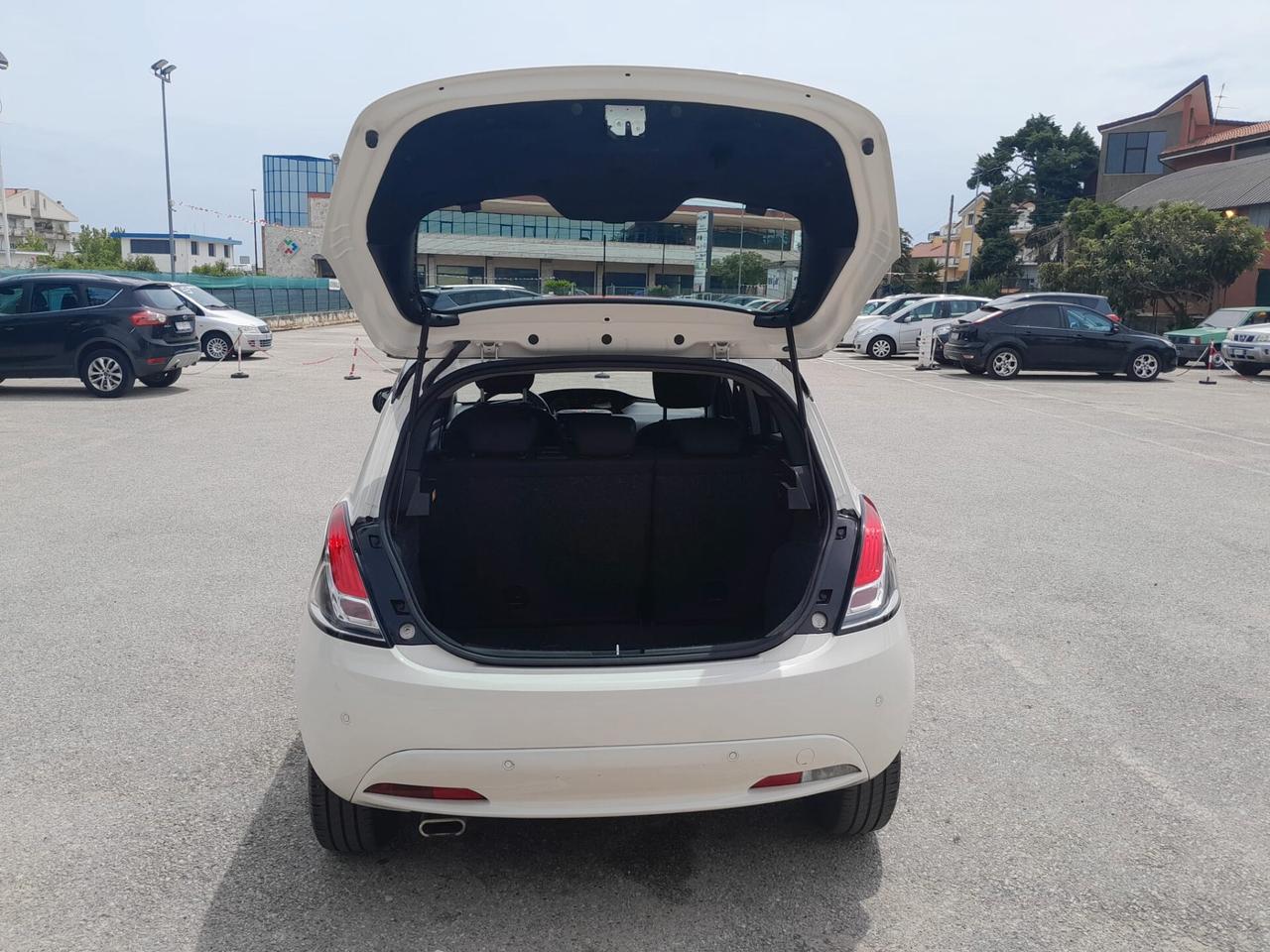 Lancia Ypsilon 1.0 FireFly 5 porte S&S Hybrid Ecochic Gold