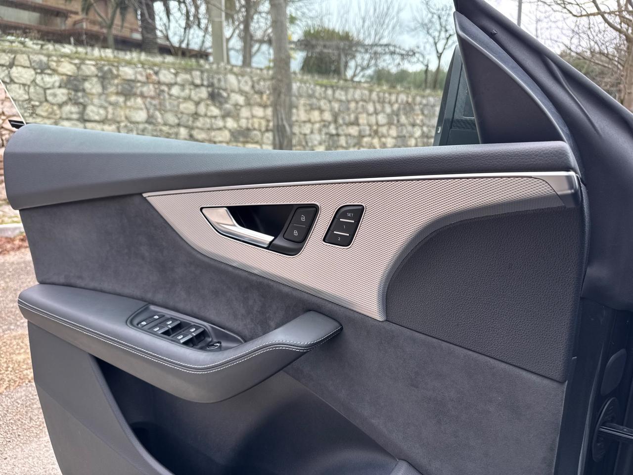 Audi Q8 RS TFSI V8 quattro tiptronic