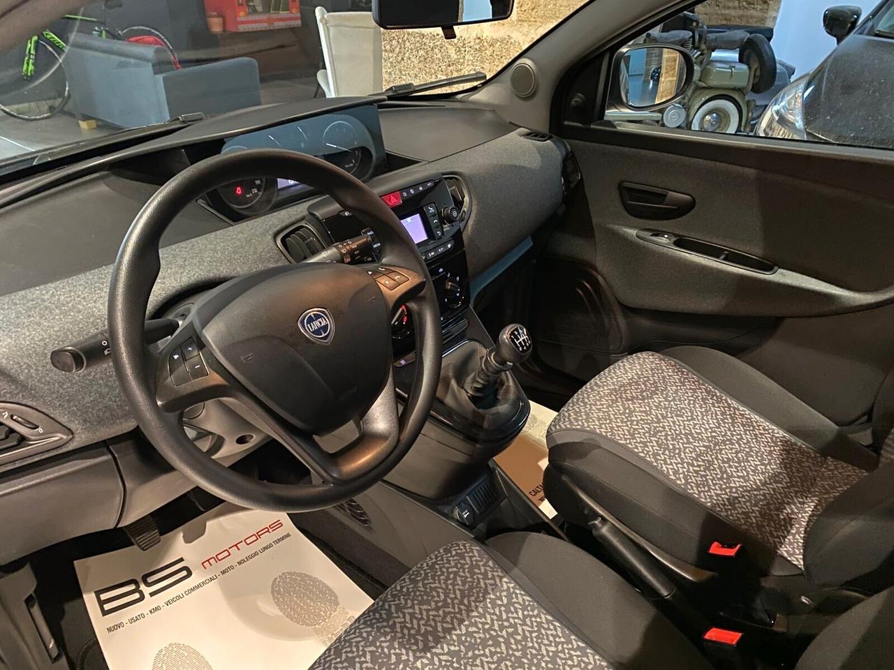 Lancia Ypsilon 1.0 FireFly 5 porte S&S Hybrid Ecochic