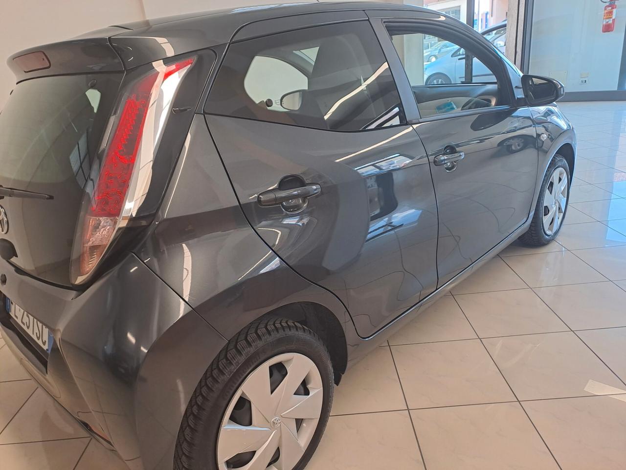 Toyota Aygo 1.0 VVT-i 69 CV 5 porte x-cool TSS MMT