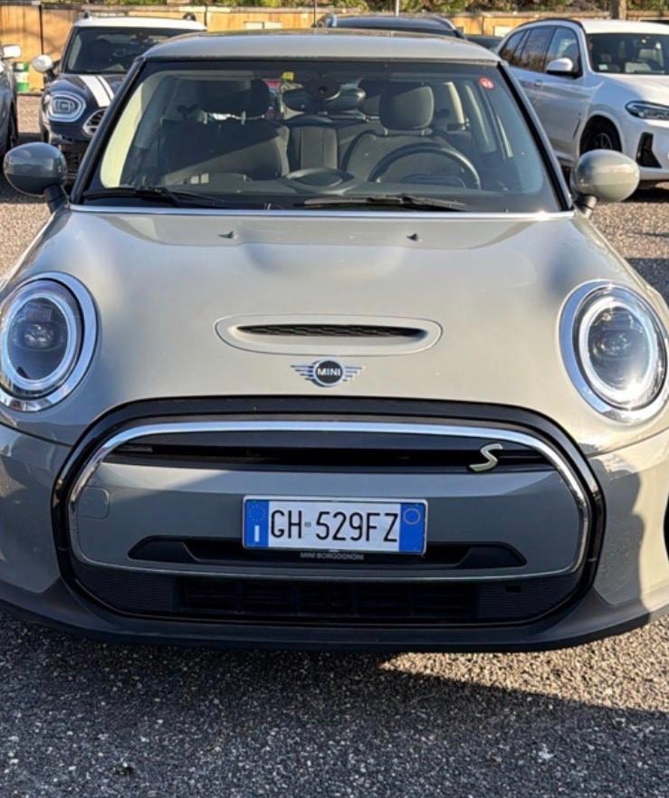 MINI COOPER SE GUARDA LE FOTO