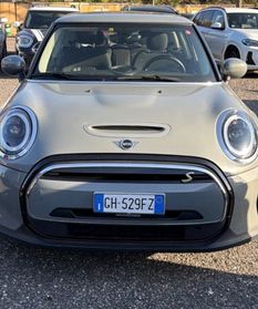 MINI COOPER SE GUARDA LE FOTO