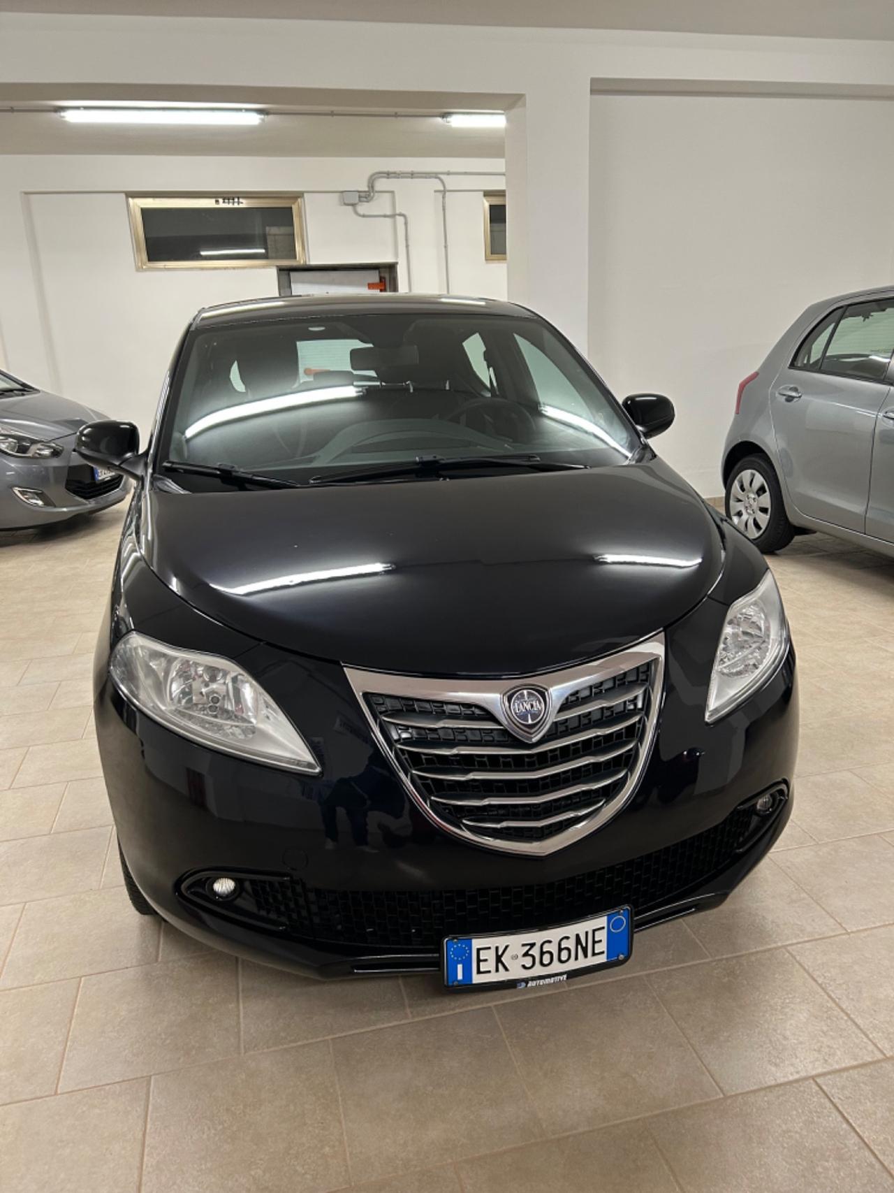 Lancia Ypsilon 1.2 69 CV 5 porte Silver