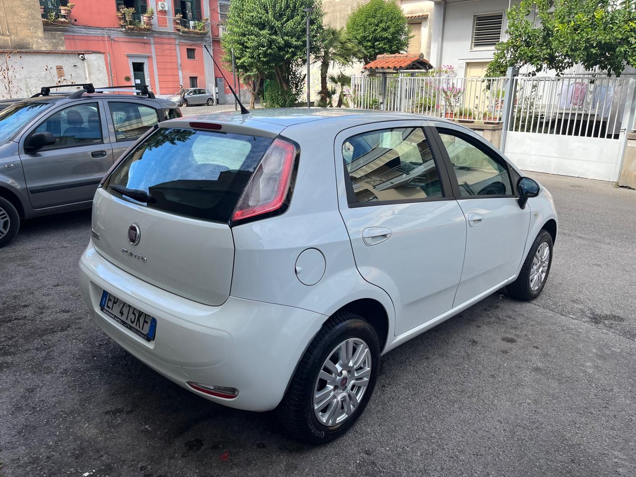 FIAT PUNTO ULTIMO MODELLO A METANO A.F.F.A.R.E