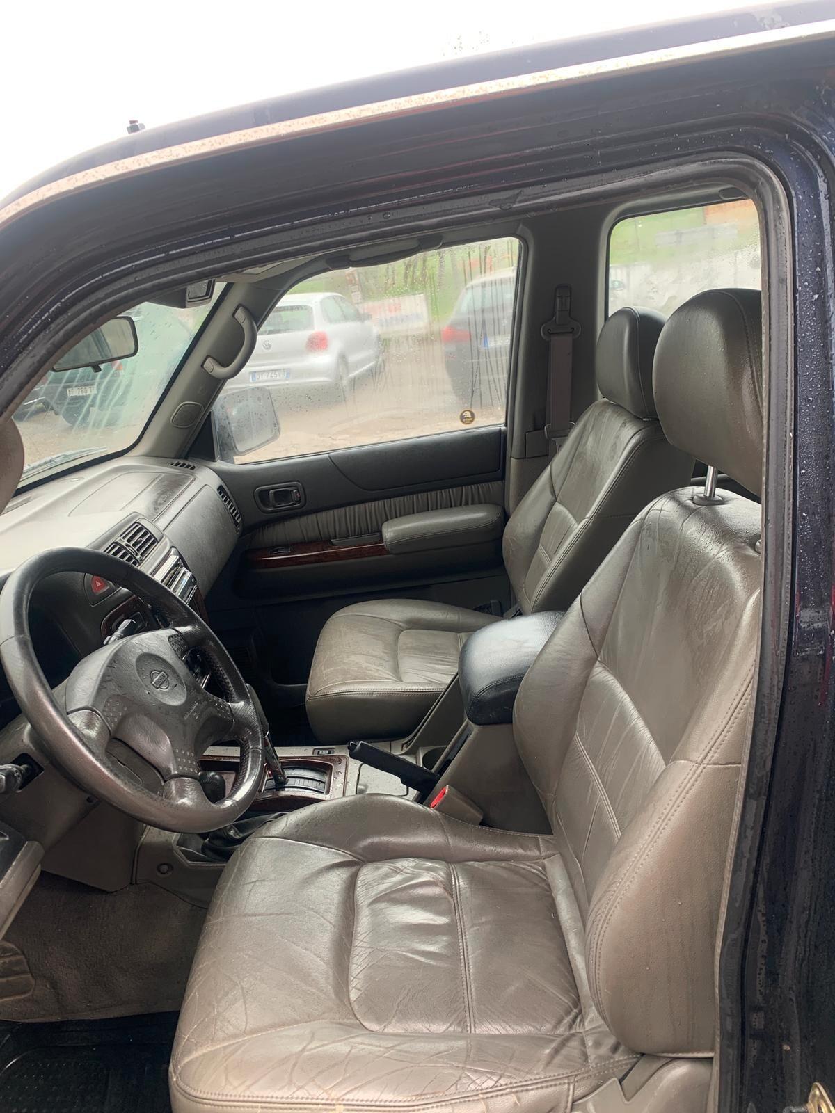 Nissan Patrol GR luxury full optional-automatico 3000 cc-unico proprietario-230000 km-non ha fatto fuoristrada