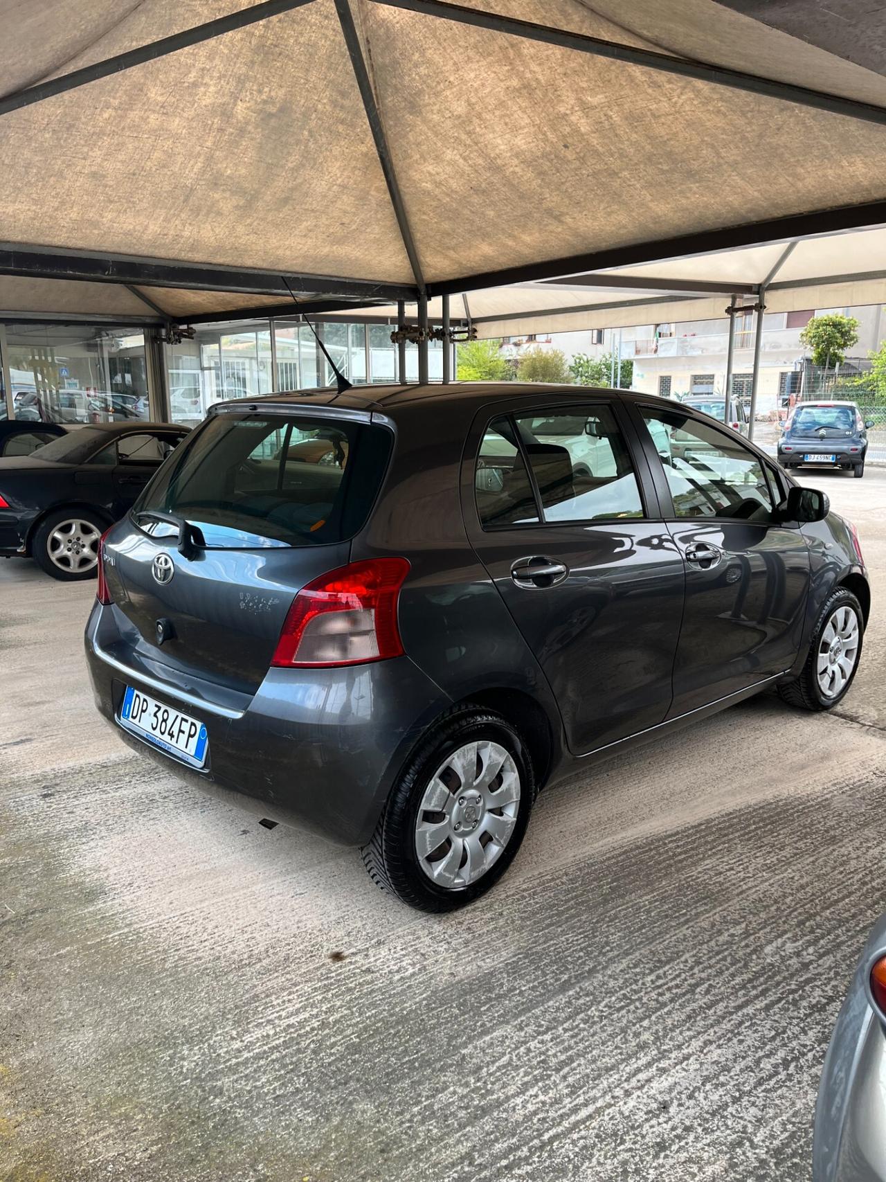 Toyota Yaris 1.0 5 porte