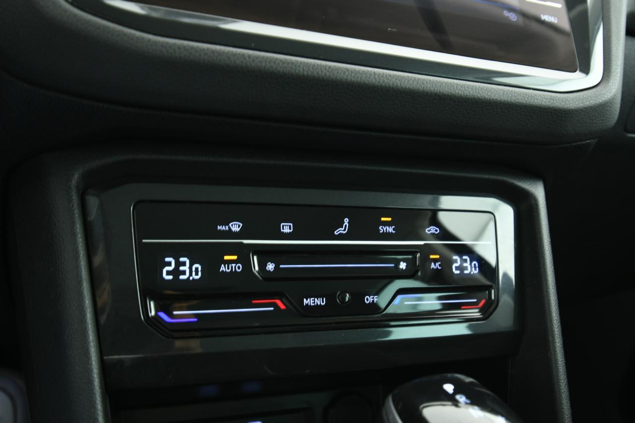 VOLKSWAGEN Tiguan 2.0 tdi Life 150cv dsg ACC+LED+C17"