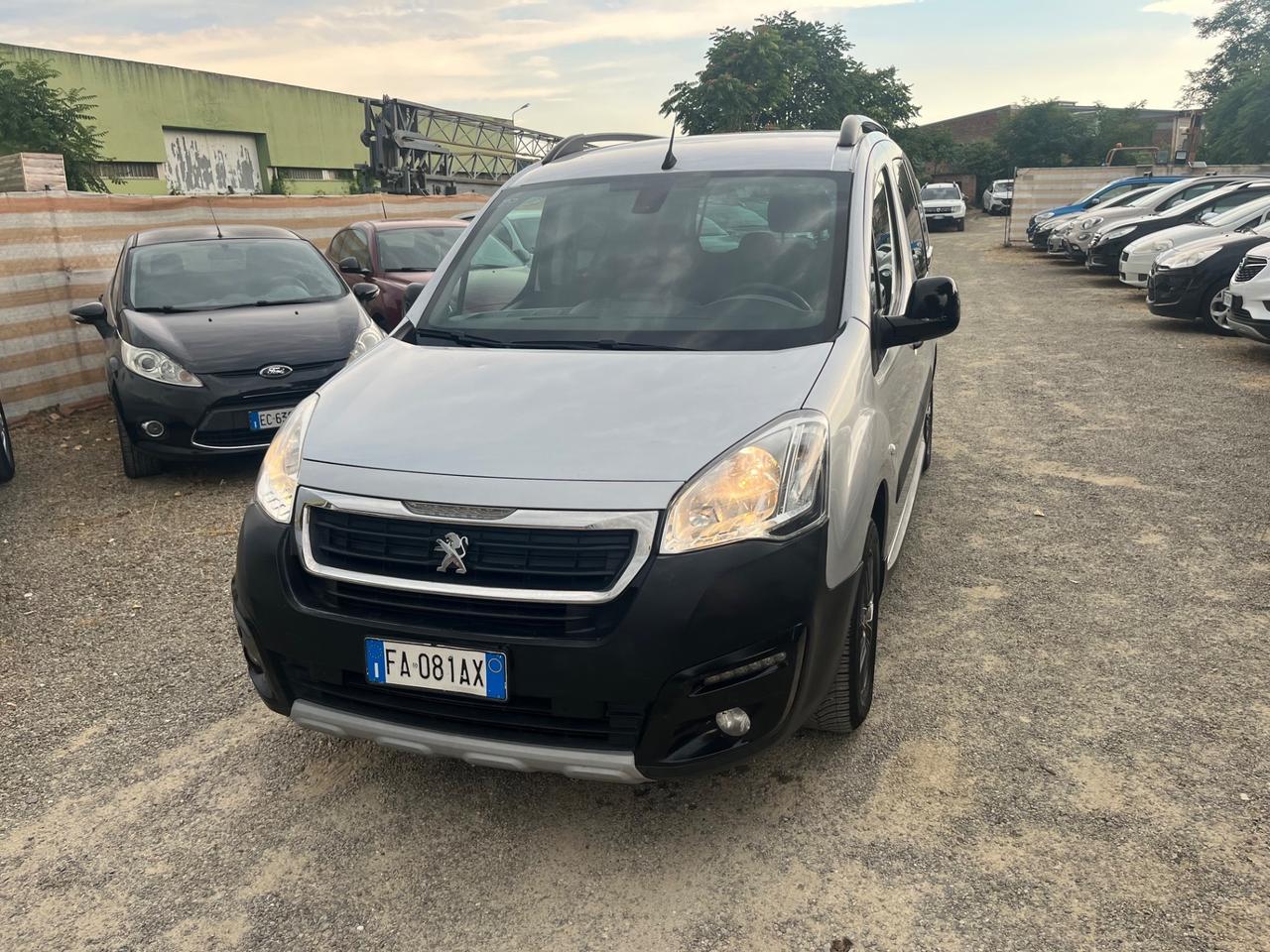 Peugeot Partner Tepee BlueHDi 120 S&S Outdoor