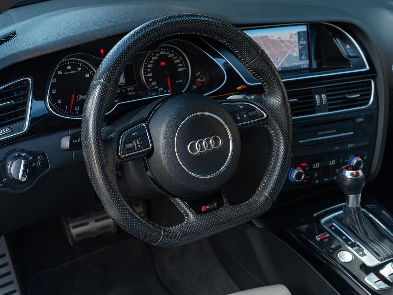 Audi A4 RS 4 Avant 4.2 V8 FSI quattro S tronic