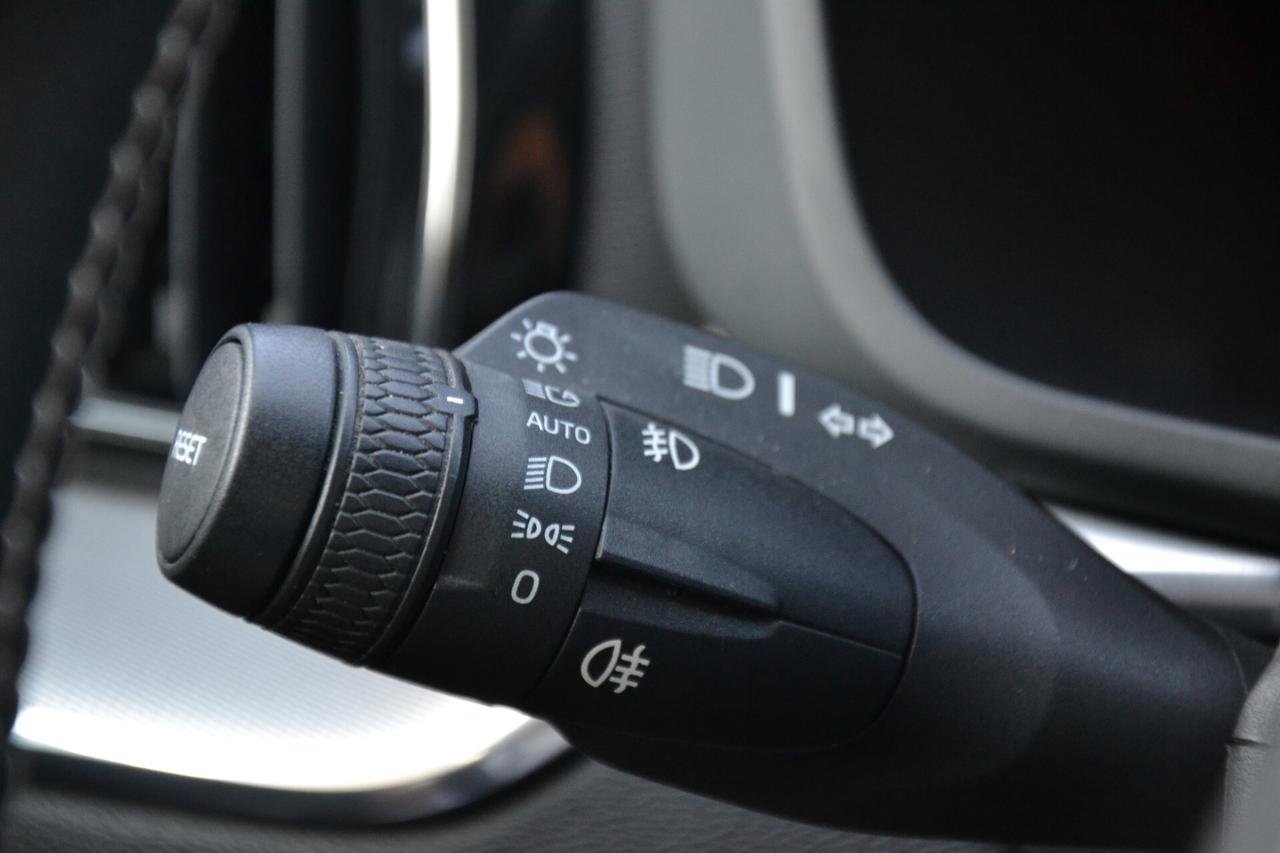 Volvo XC 60 2.0 D4 190CV AWD R-DESIGN AUTOM. **LED-NAV-PEL-360