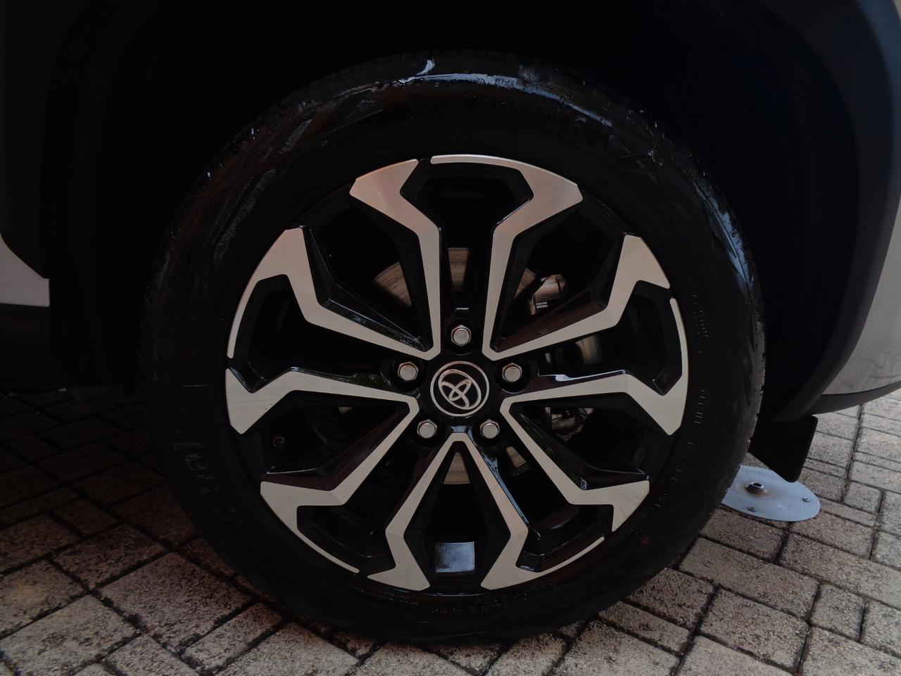 Toyota Yaris Cross 1.5 Hybrid 5p. E-CVT Trend ARGENTO E NERA NESSUN VINCOLO DI FINANZIAMENTO