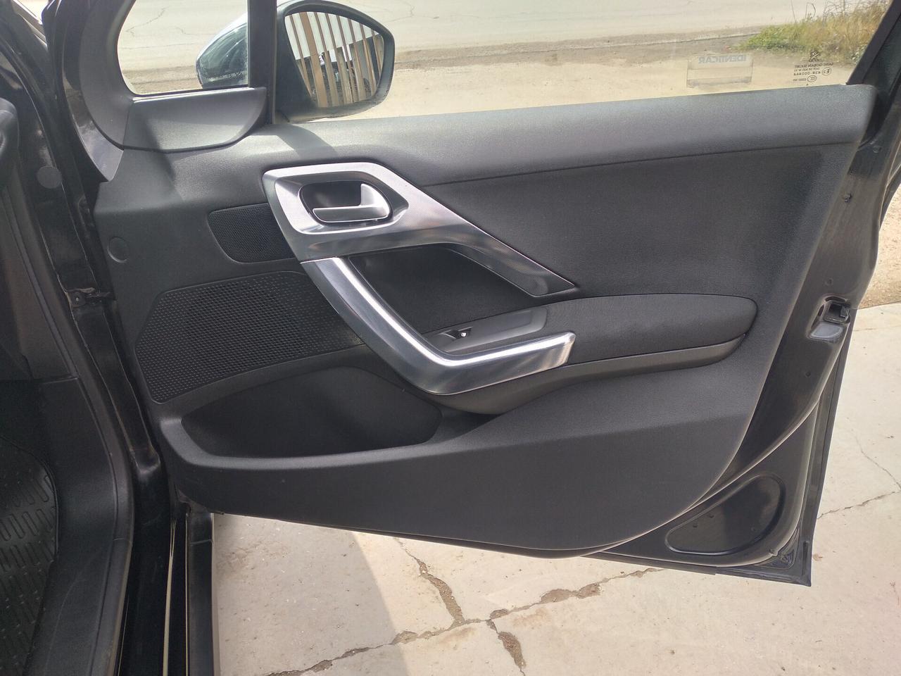 Peugeot 2008 BlueHDi 92cv S&S Black Matt