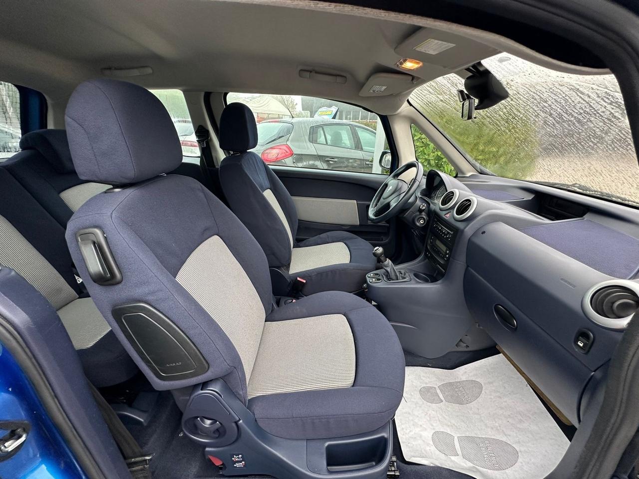 Peugeot 1007 Neopatentati 69€ al mese