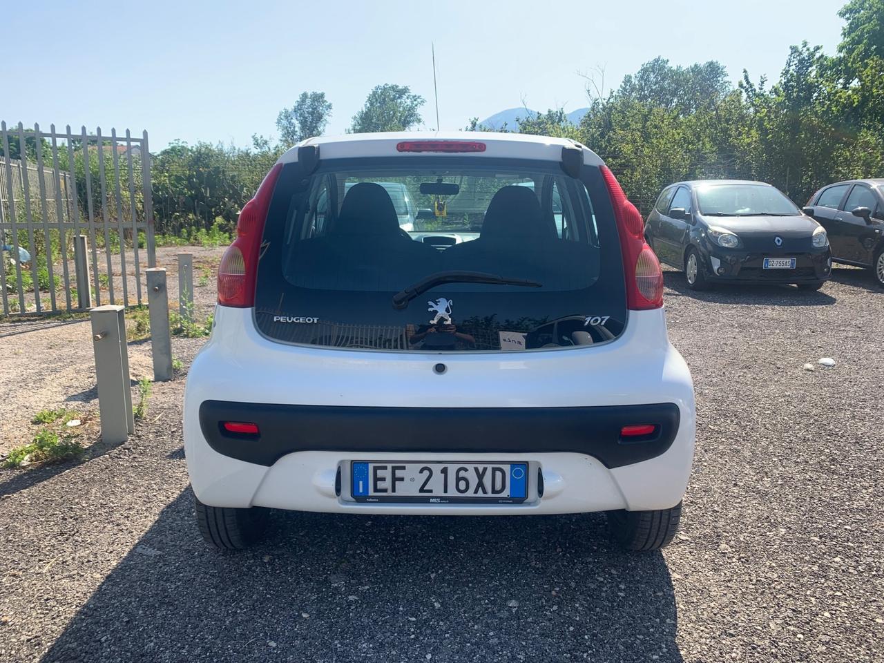 Peugeot 107 1.0 68cv 5p - 2011