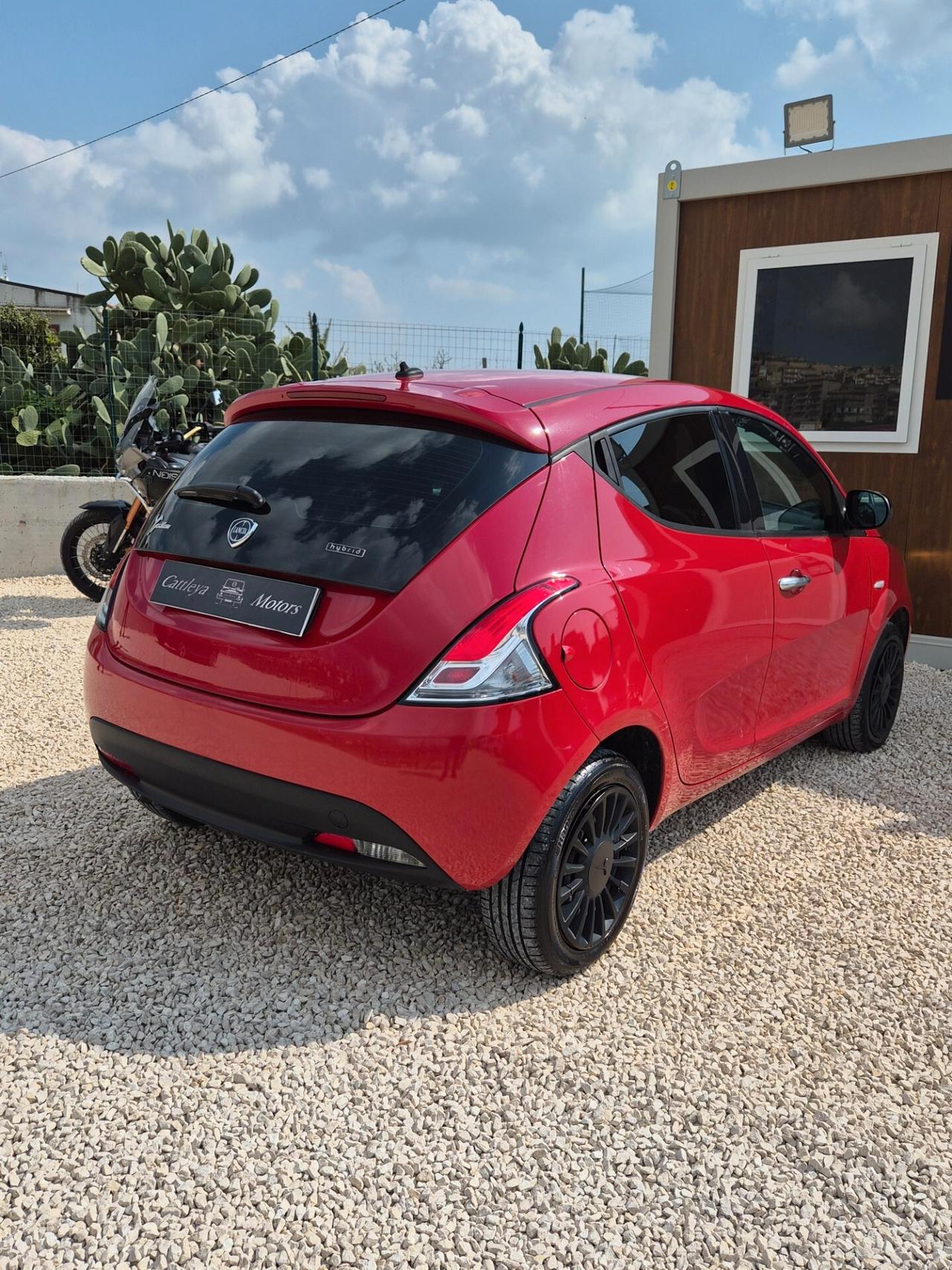 Lancia Ypsilon 1.0 S&S Hybrid Ecochic Silver
