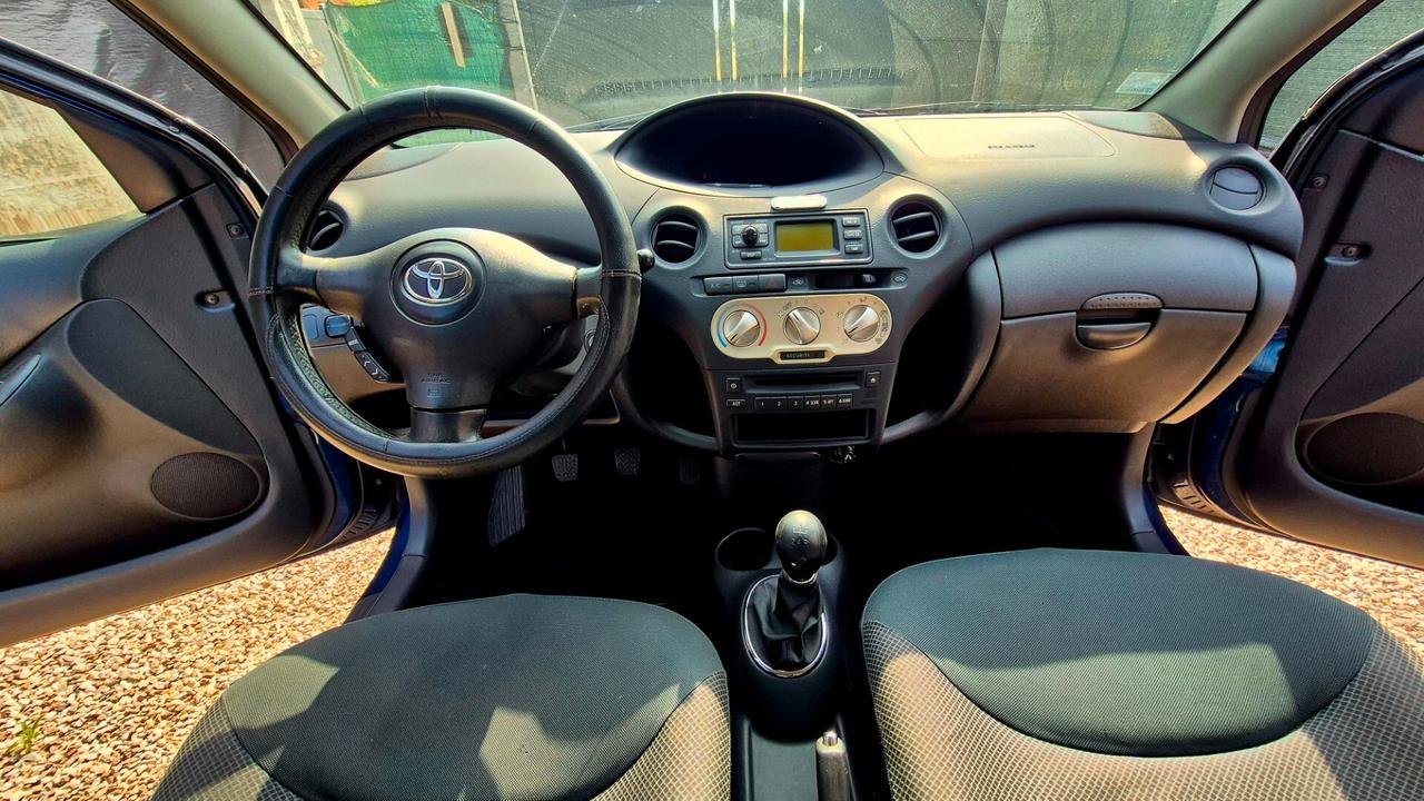 Toyota Yaris 1.0i 16V NEOPATENTATI