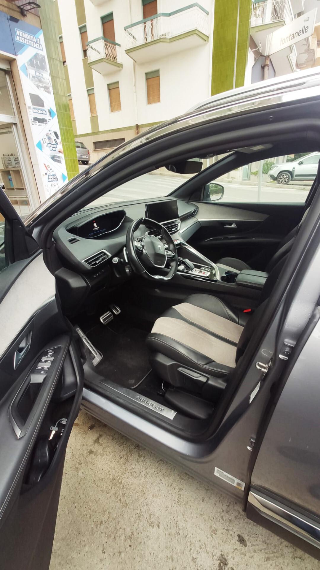 Peugeot 3008 Hybrid Plug-in 225 e-EAT8 133 kw allestimento GT in ottime condizioni