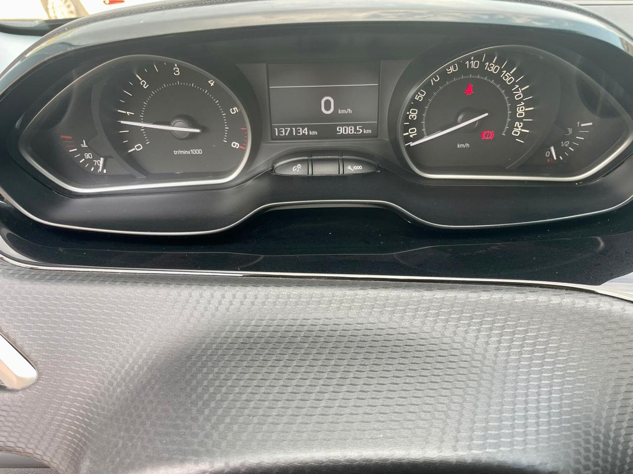 Peugeot 208 BlueHDi 75 5 porte Allure
