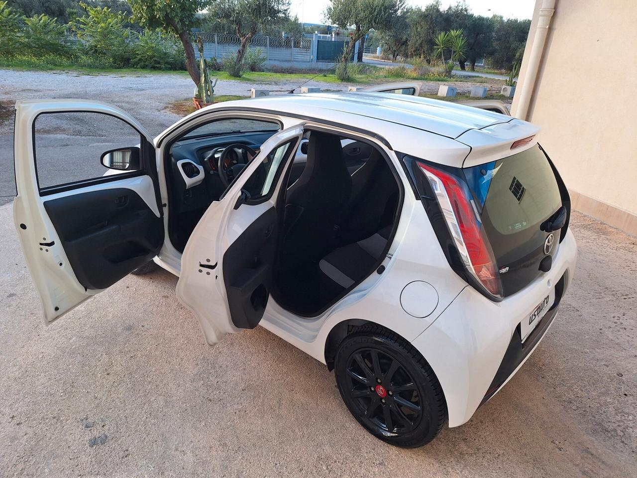 Toyota Aygo 1.0 5 porte x-play PERFETTA FULL