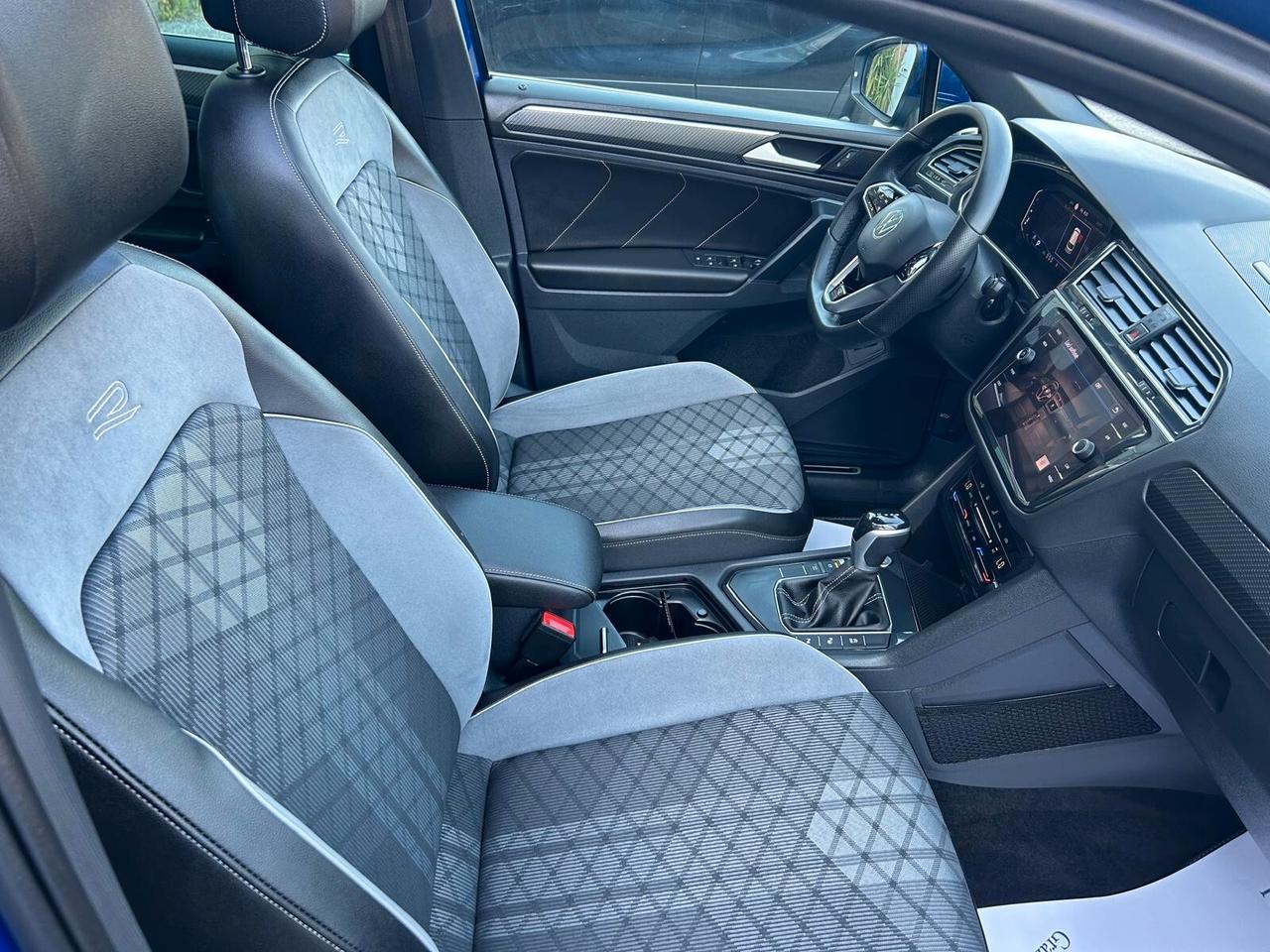Volkswagen Tiguan 2.0 TDI 150 CV SCR DSG R-Line TETTO PANORAMICO