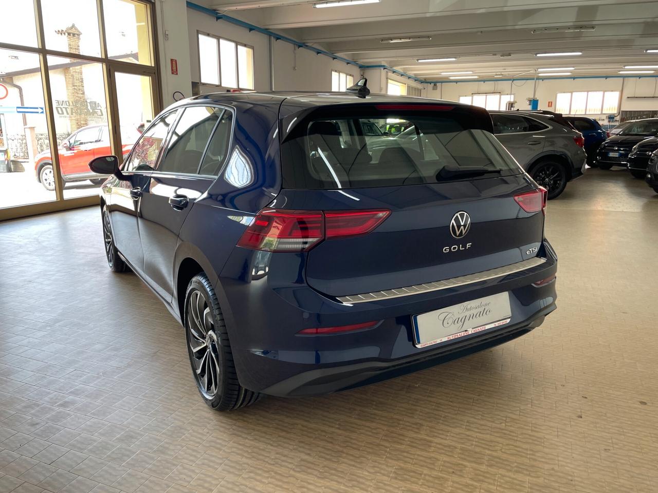 Volkswagen Golf 1.0 eTSI EVO DSG Life Cerchi17 Luci ambient