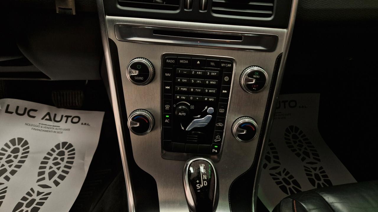 Volvo XC 60 XC60 D4 AWD R-design Momentum