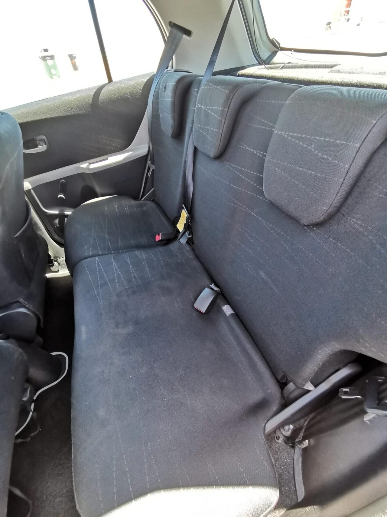 Toyota Yaris 1.3 5P. Sol solo km.97000