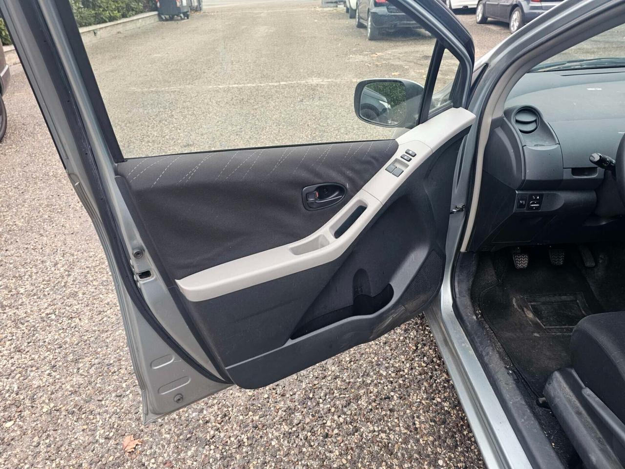 Toyota Yaris 1.0 5 porte Sol