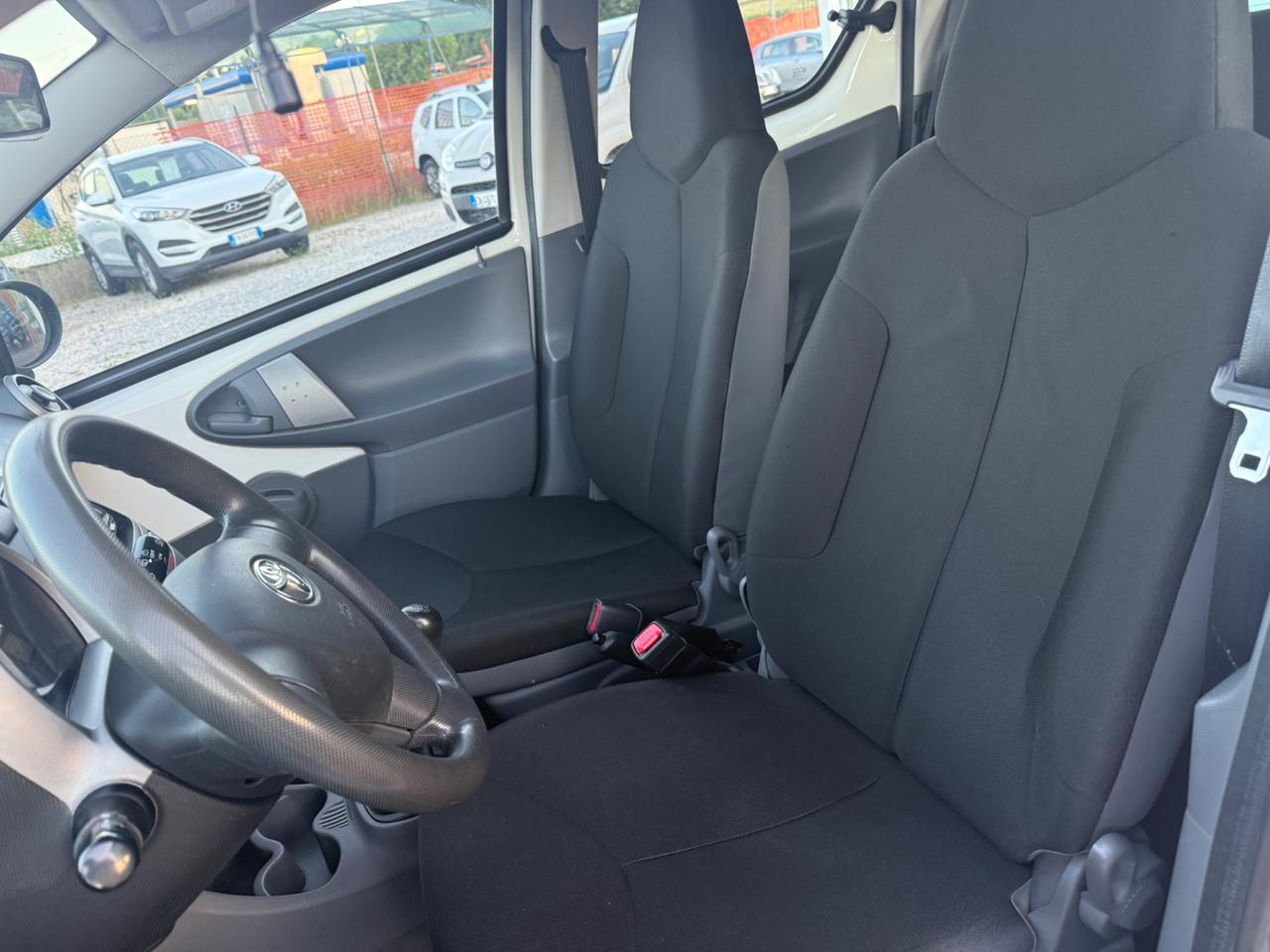 Toyota Aygo 1.0 12V VVT-i 5 porte Deep Ocean Connect