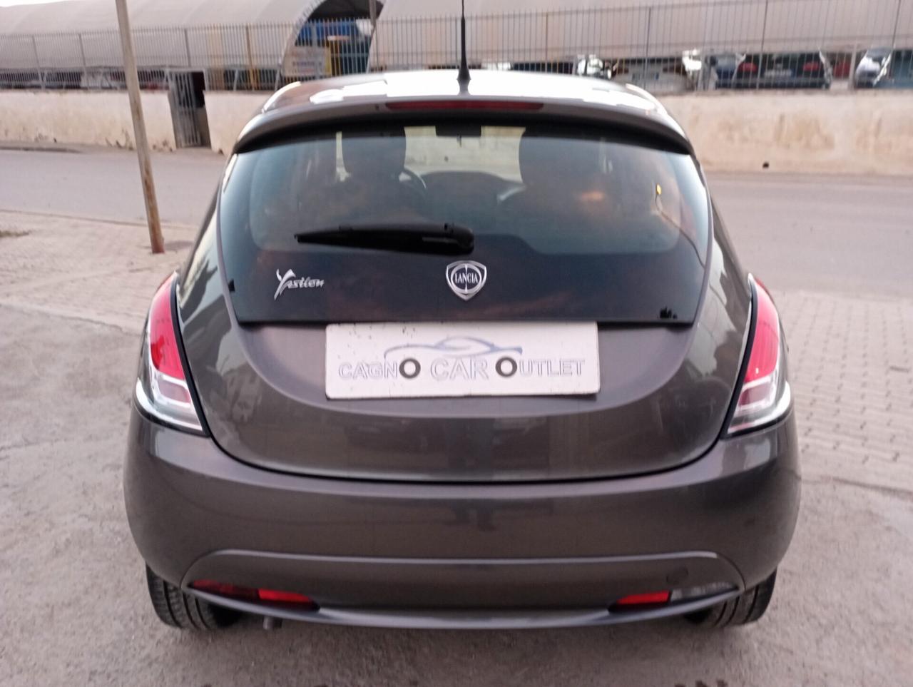 Lancia Ypsilon 1.2 69 CV 5 porte Silver