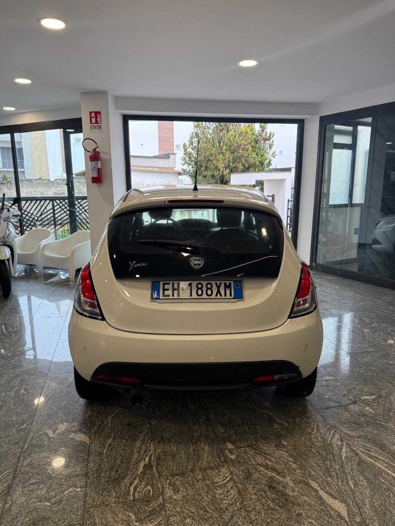 Lancia Ypsilon 1.2 69 CV 5 porte S&S Silver