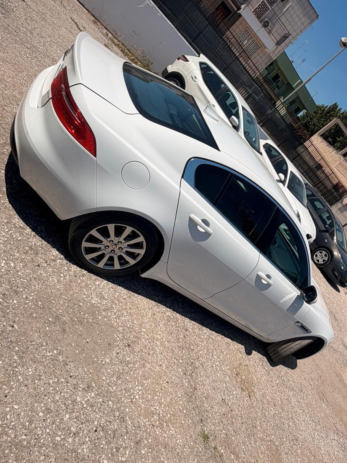 Jaguar XE 2.0 D Turbo 180CV aut. Prestige