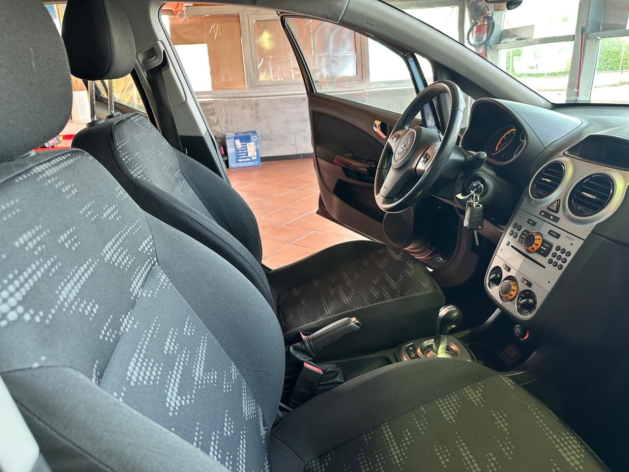 Opel Corsa 1.2 5 porte Cosmo cambio automatico