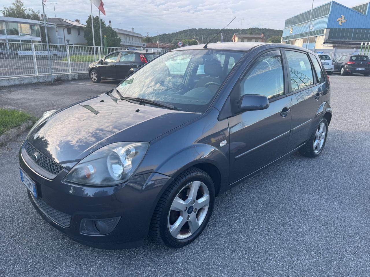 Ford Fiesta 1.2 16V 5p. Ghia 2007