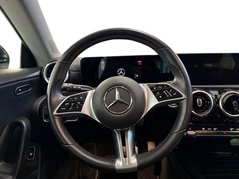 Mercedes-Benz CLA Shooting Brake 180 d Advanced auto