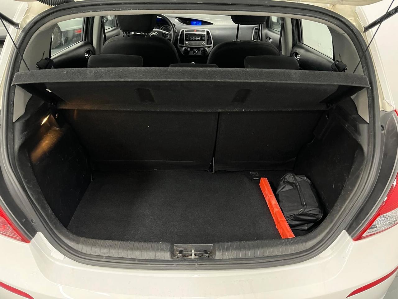 Hyundai i20 5p-1.2 Classic-GPL2035-NEOPATENTATI