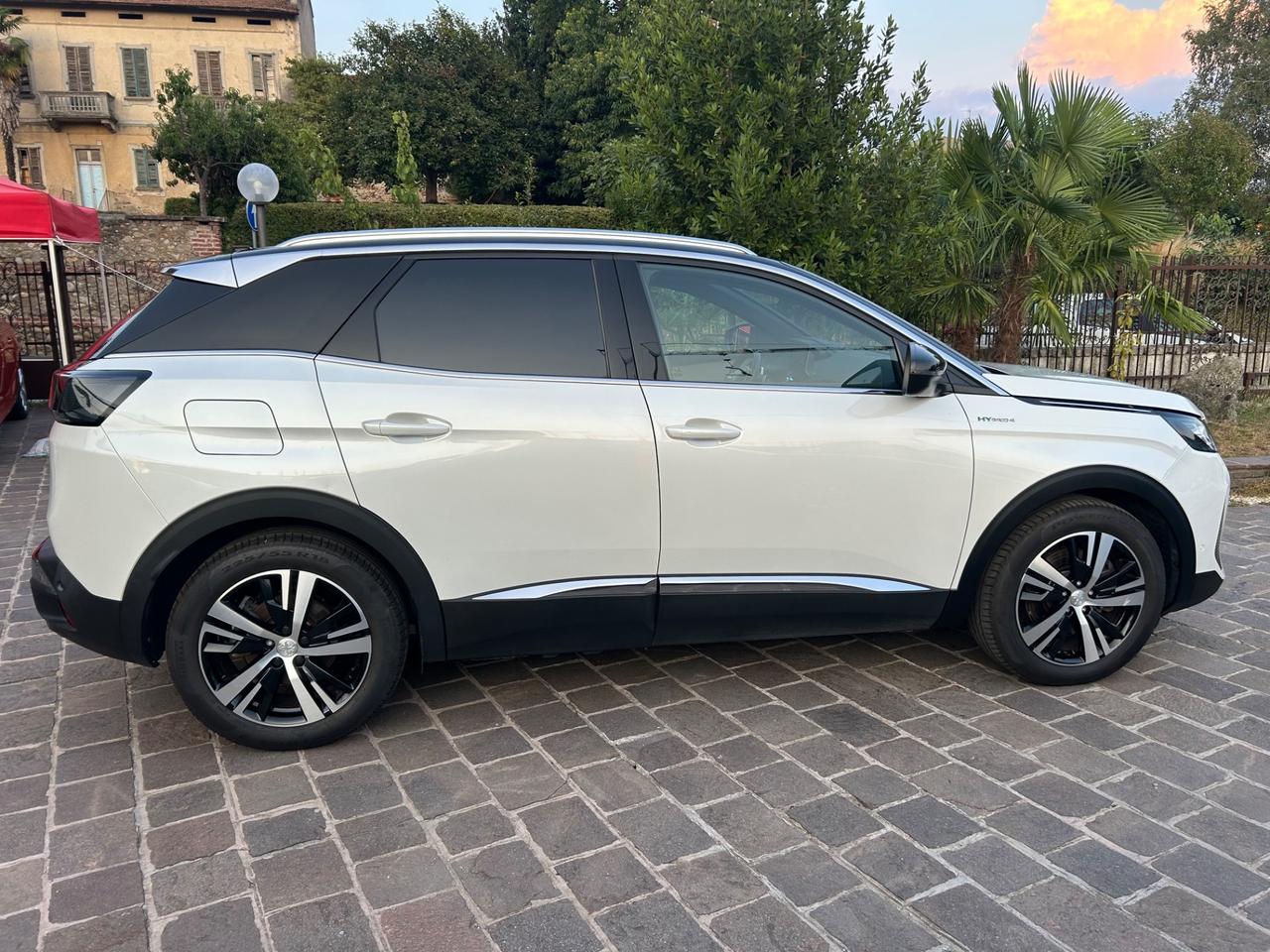 Peugeot 3008 Hybrid4 300 e-EAT8 GT