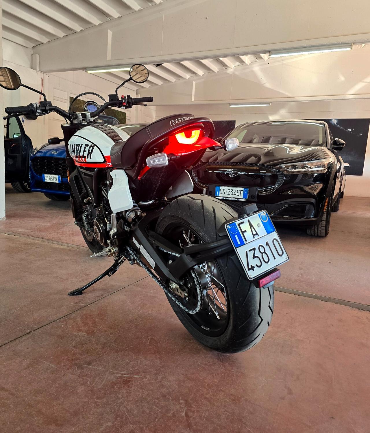 Ducati Scrambler URBAN MOTARD Nuova!