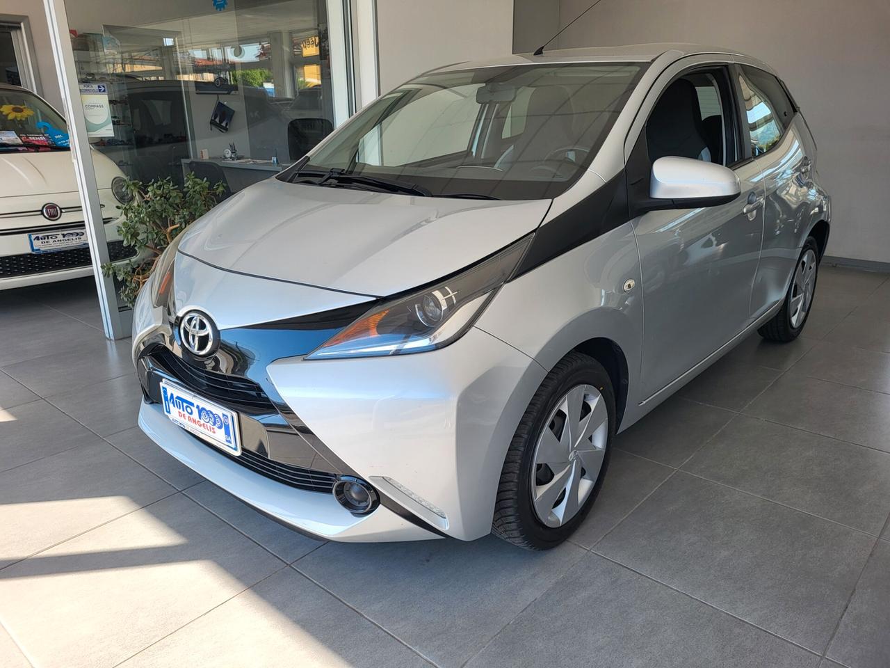 Toyota Aygo 1.0 VVT 5 PORTE X-PLAY *** RETROCAMERA -CRUISE CONTROL ***