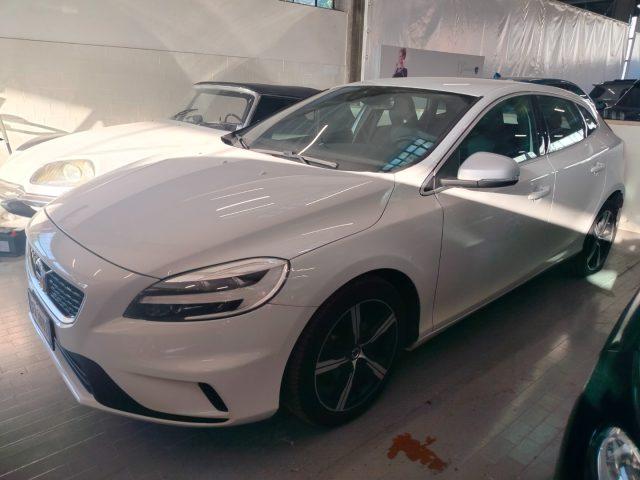 VOLVO V40 D2 R-design