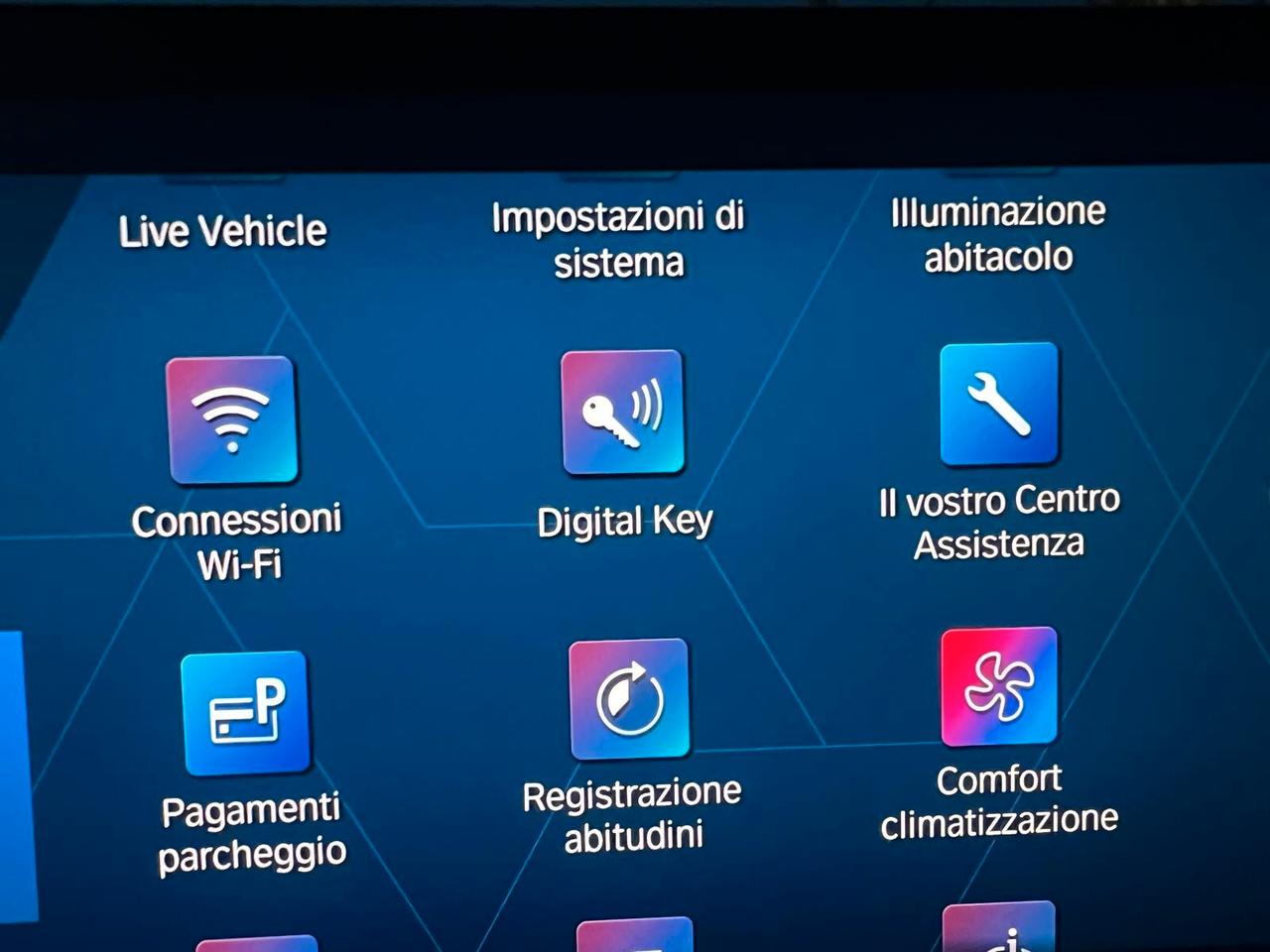 BMW M2 SPORTIVA NELL’ANIMASERIE 2 CPè M SPORT 460CV 2024