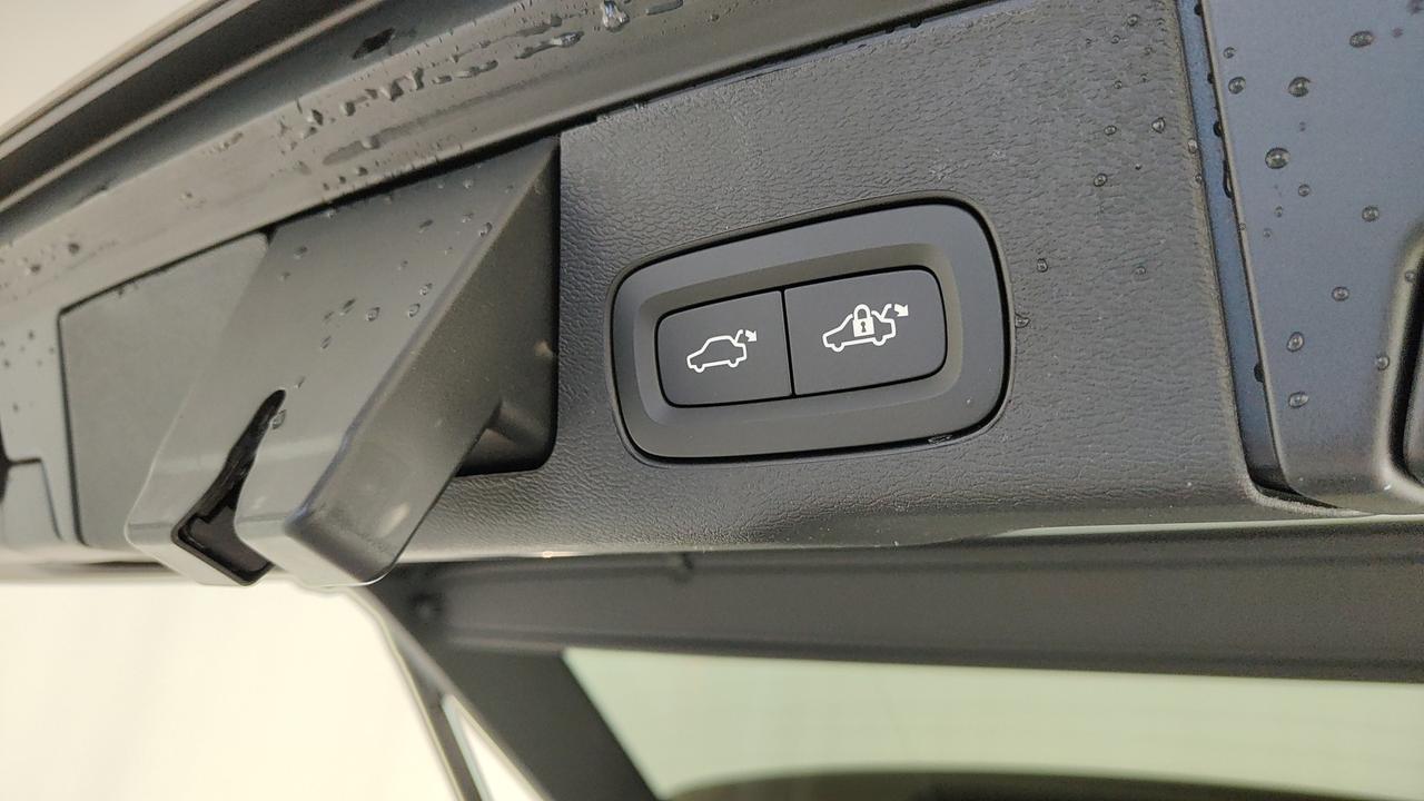 VOLVO XC60 2.0 t6 phev Plus Dark awd auto