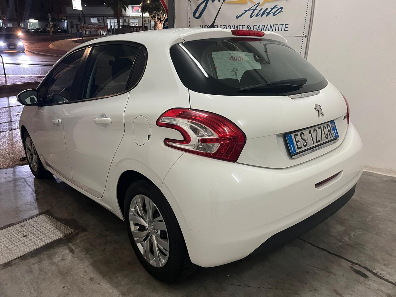 Peugeot 208 1.4 HDi 68 CV 5 porte Allure