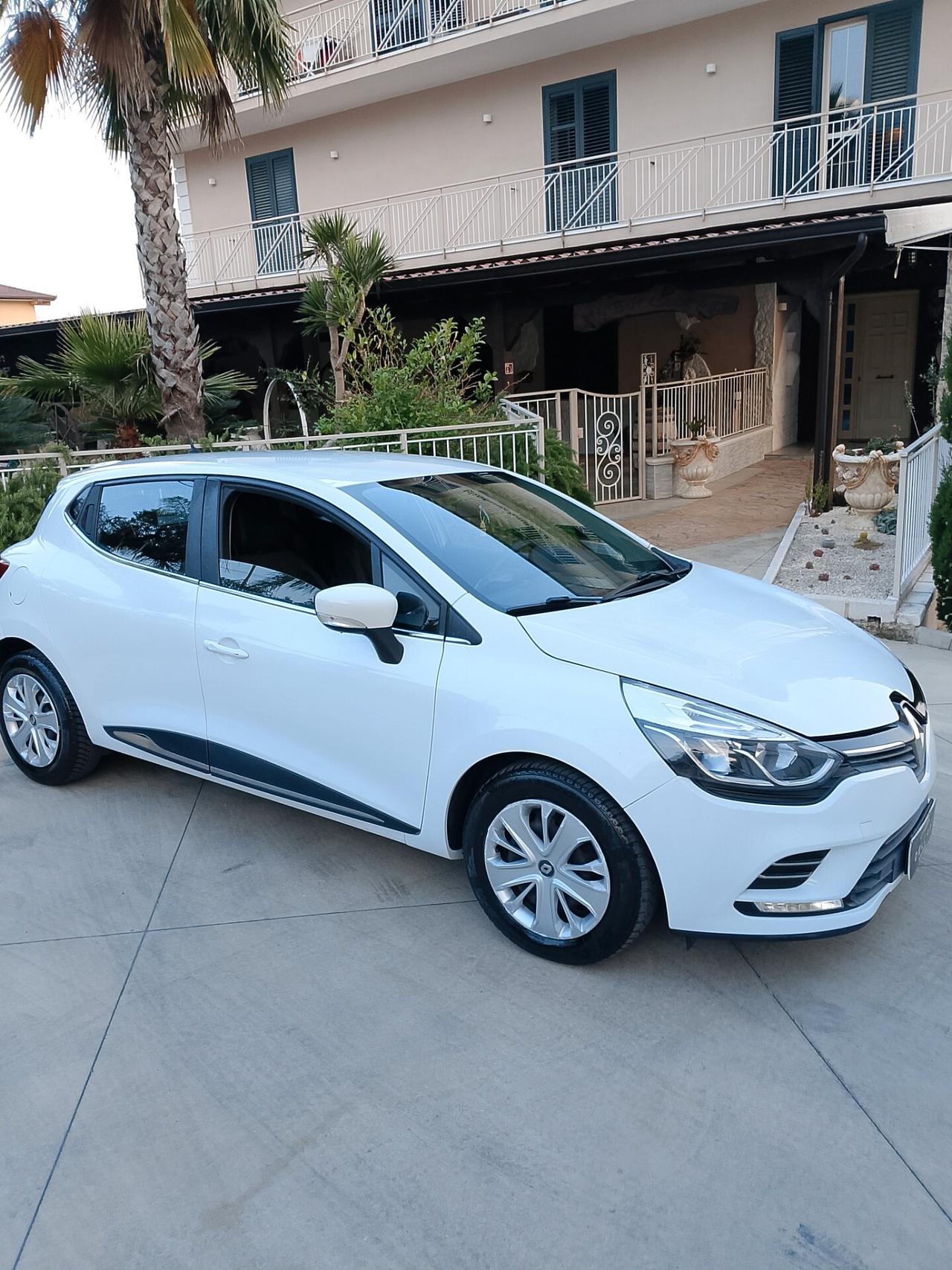 Renault Clio 1.2 75CV 5 porte Zen
