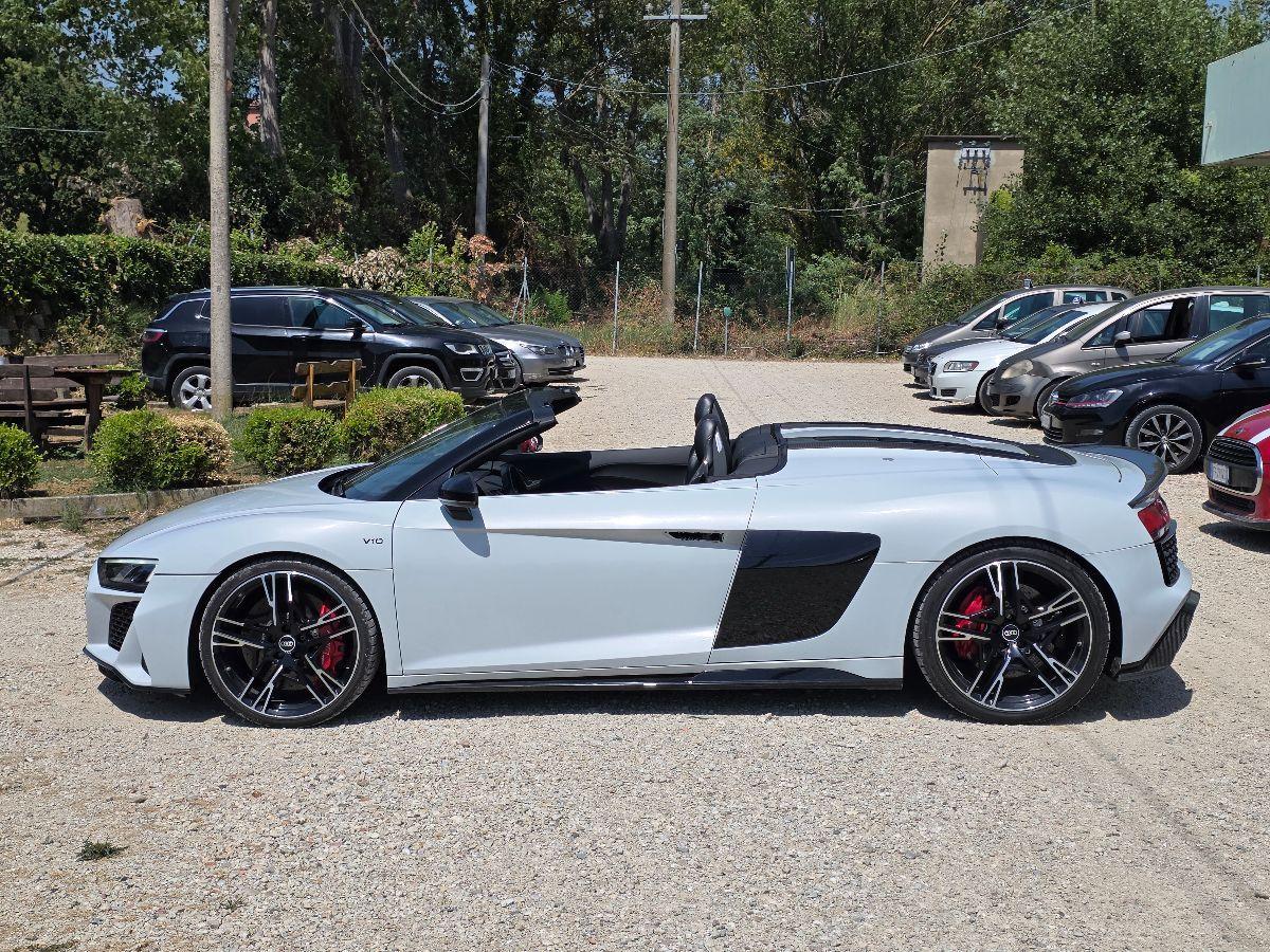 AUDI R8 V10 SPYDER QUATTRO PERFORMANCE