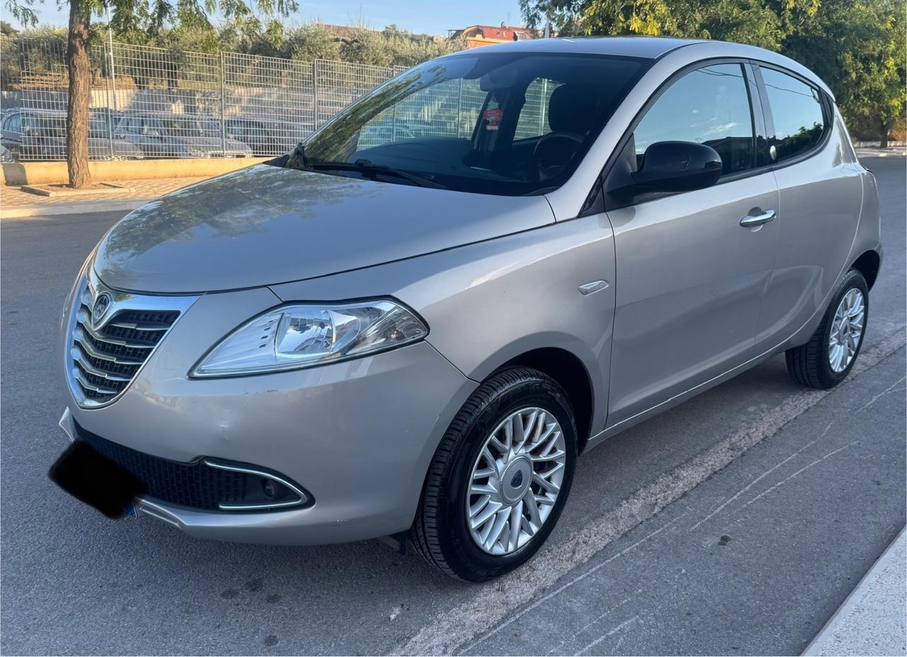Lancia Ypsilon 0.9 TwinAir 85 CV 5 porte Metano Ecochic Gold
