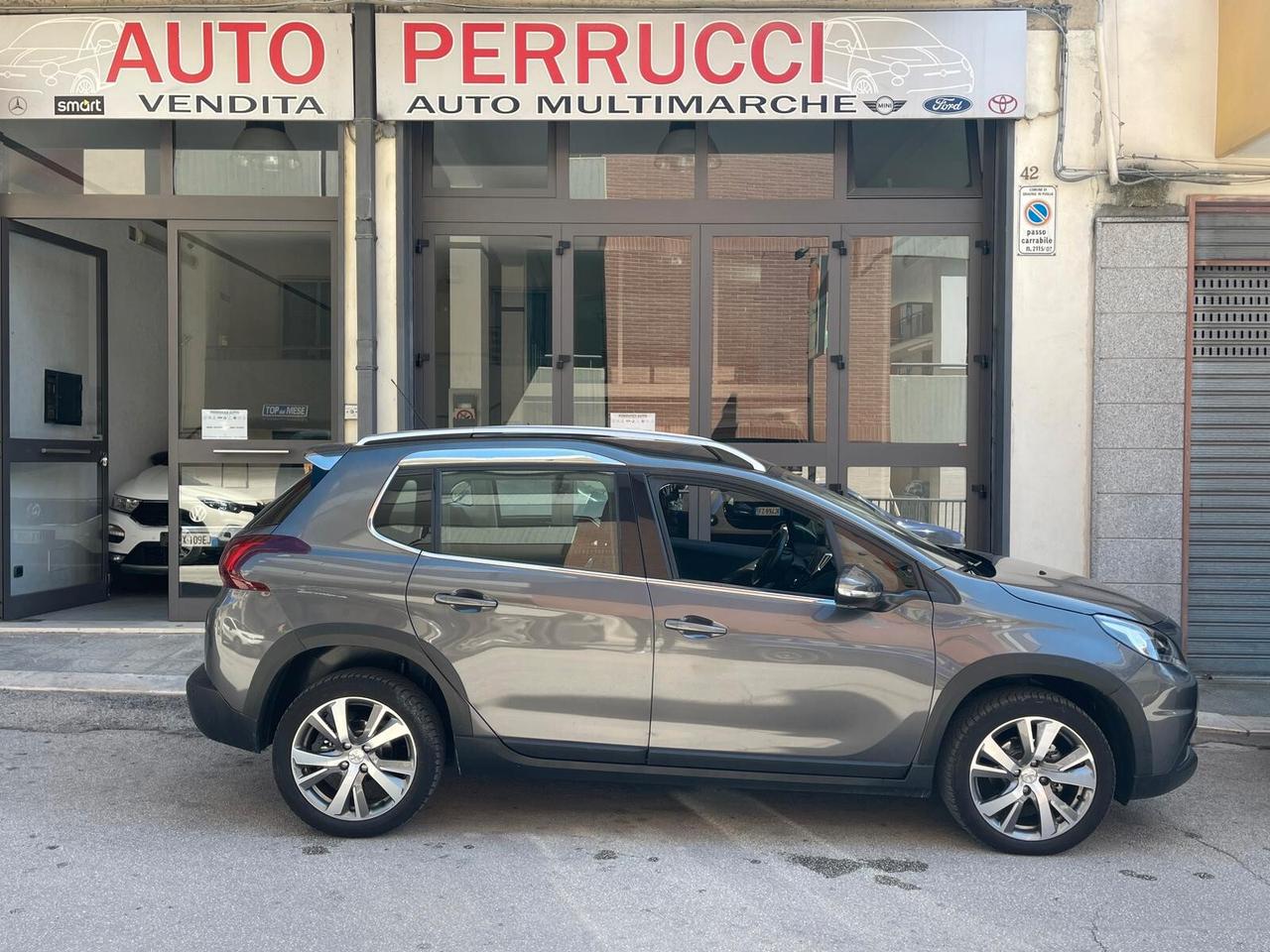 Peugeot 2008 BlueHDi 100CV Allure *FULL*